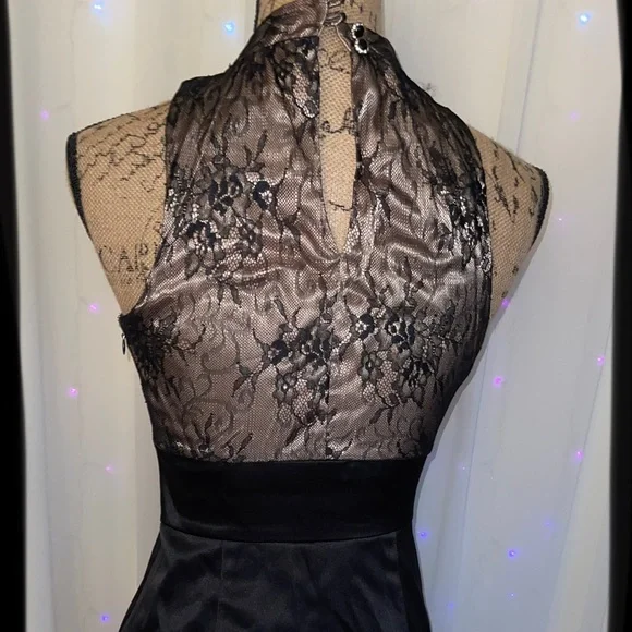 Gorgeous Evening Gown 🌚 - Picture 7 of 7